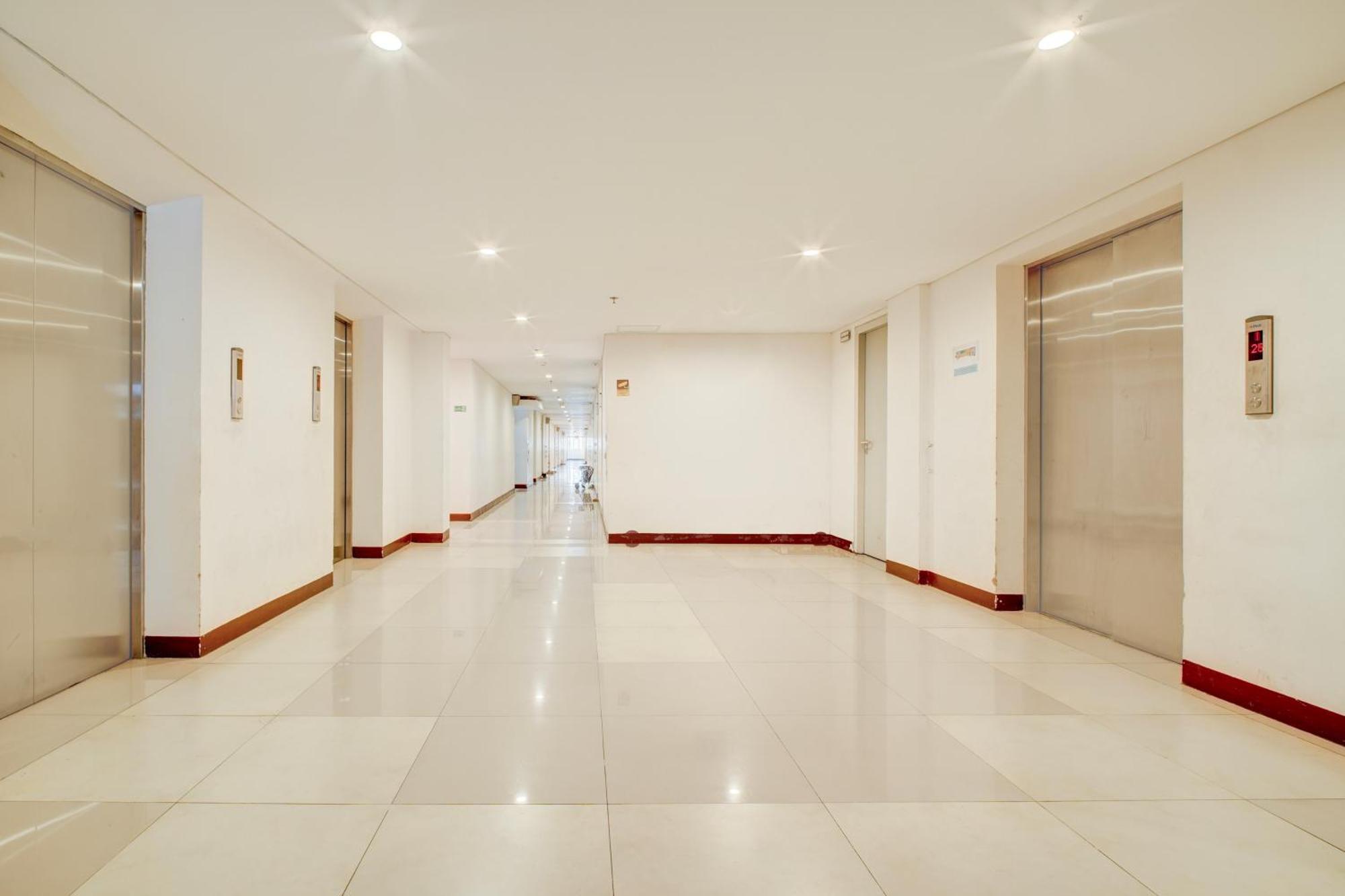 Collection O Near Terminal Pulo Gebang Formerly Sentra Timur - Tower Sapphire Hotel Jakarta