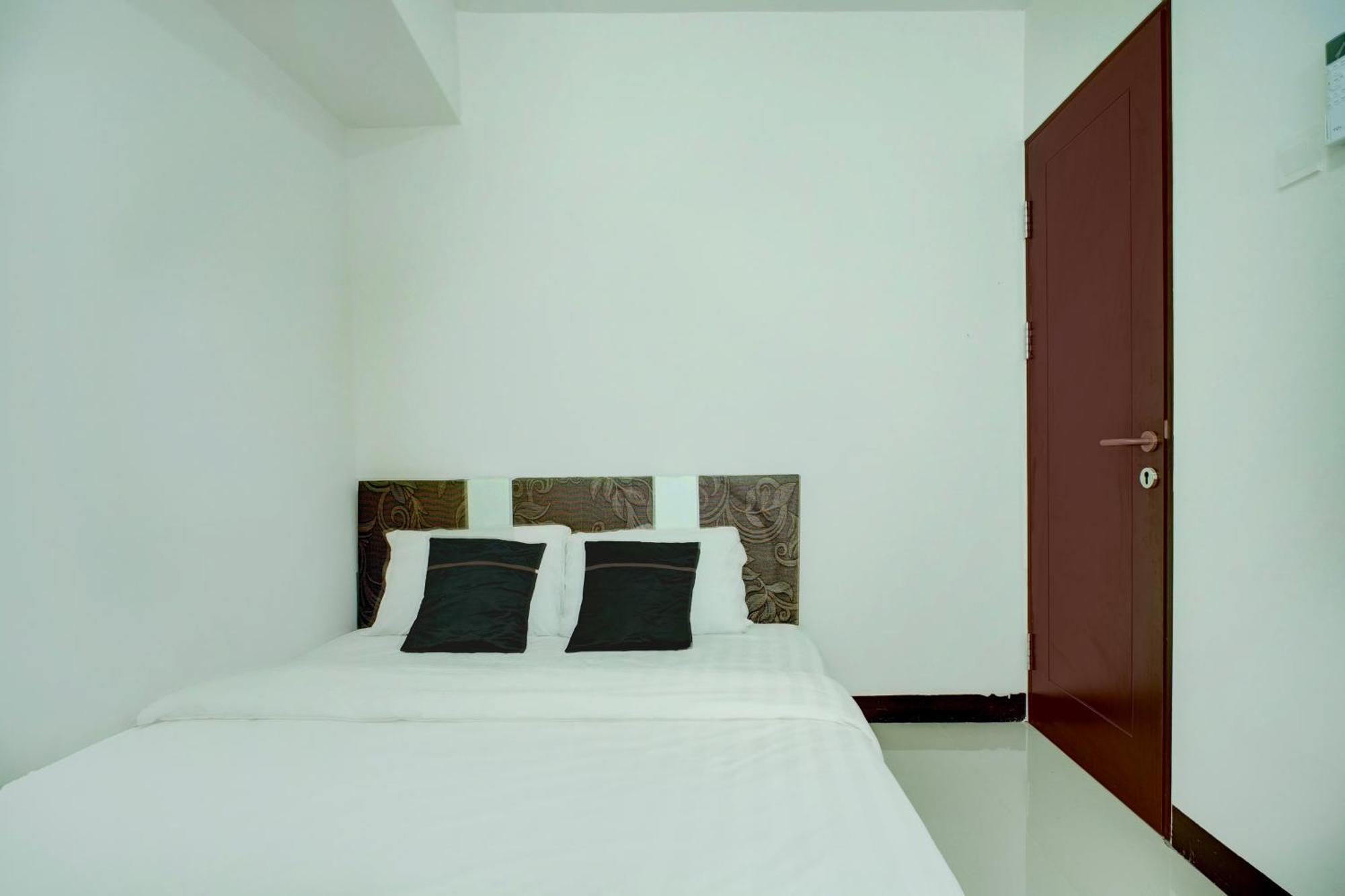 Hotel Collection O Near Terminal Pulo Gebang Formerly Sentra Timur - Tower Sapphire