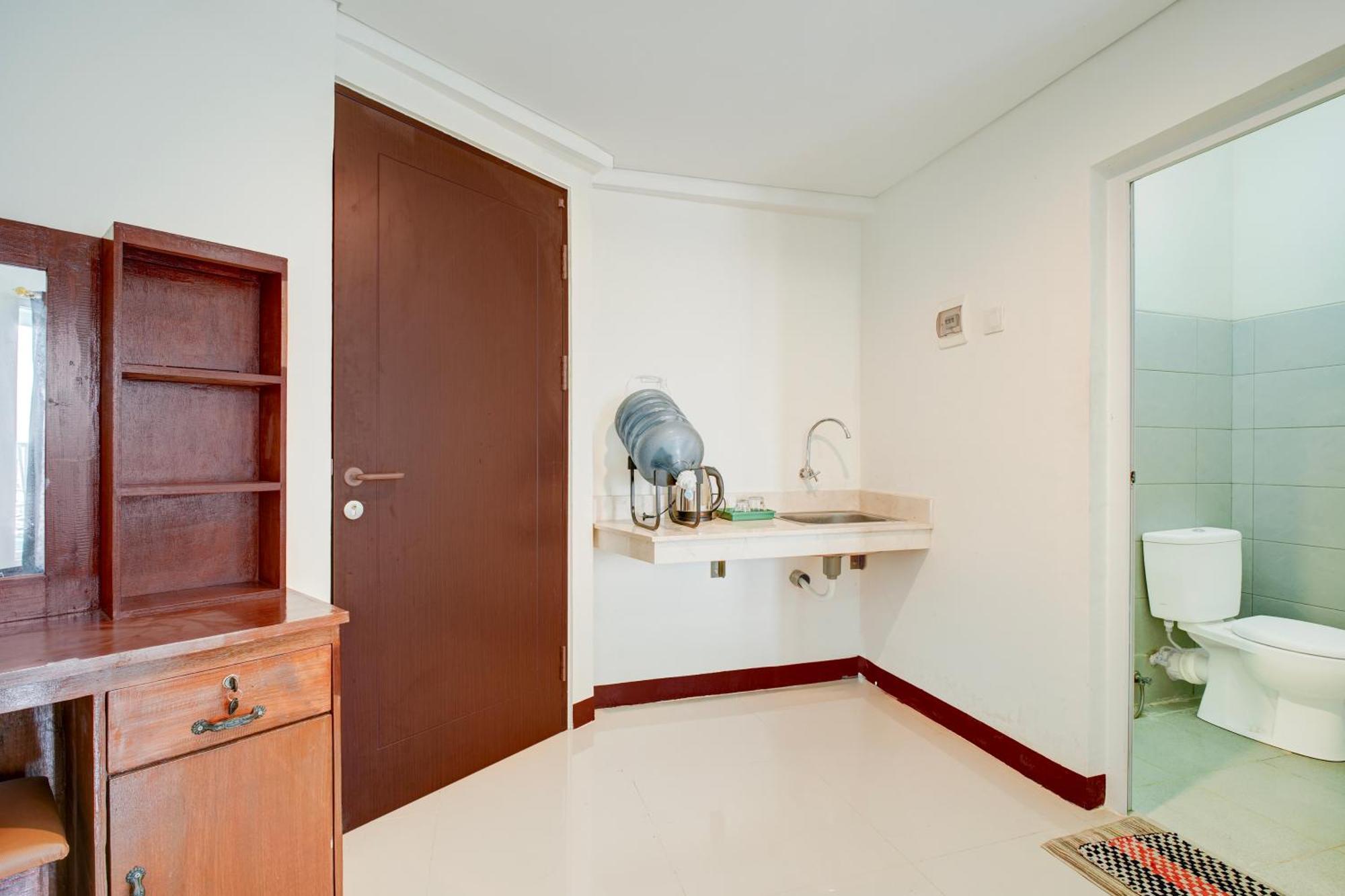 Hotel Collection O Near Terminal Pulo Gebang Formerly Sentra Timur - Tower Sapphire Jakarta
