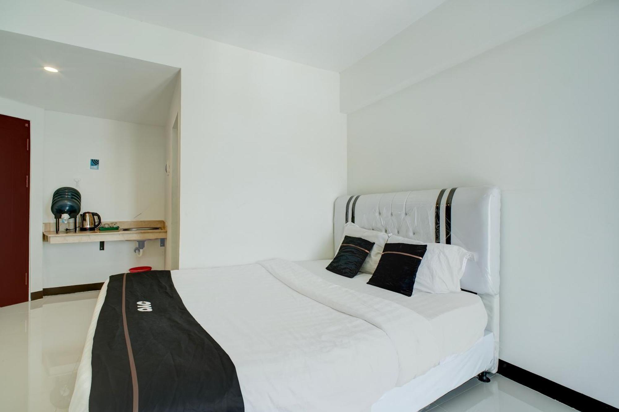 Collection O Near Terminal Pulo Gebang Formerly Sentra Timur - Tower Sapphire Hotel Jakarta